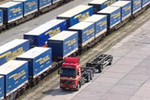 Rollende Landstrasse mit Potenzial zur Effizienzsteigerung Rollende Landstrasse mit Potenzial zur Effizienzsteigerung