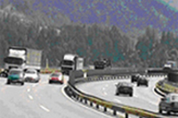 LKW-Lawine am Brenner mit oder ohne Bahntunnel LKW-Lawine am Brenner mit oder ohne Bahntunnel