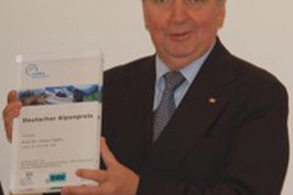 Erster Deutscher Alpenpreis für Klaus Töpfer Erster Deutscher Alpenpreis für Klaus Töpfer