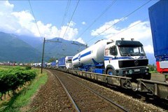 Lötschberg Basistunnel verfehlt Verlagerungsziel Lötschberg Basistunnel verfehlt Verlagerungsziel