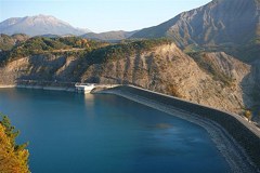 Nachhaltige Wasserkraft: Illusion? Nachhaltige Wasserkraft: Illusion?
