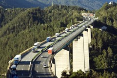 Alpen vom Verkehr überrollt Alpen vom Verkehr überrollt