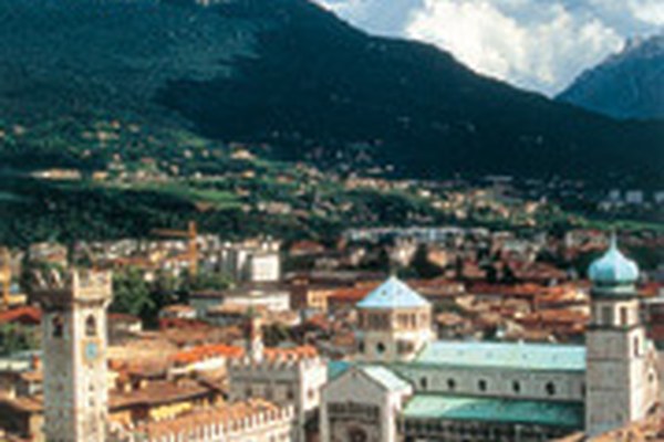 Trento wird Alpenstadt des Jahres 2004 Trento wird Alpenstadt des Jahres 2004