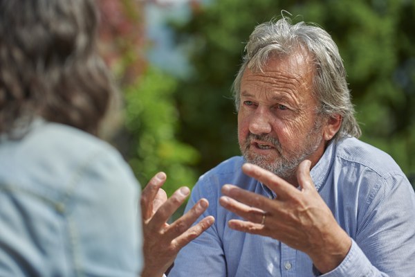 «Auch der Bauer hat gelernt, spazieren zu gehen.» «Auch der Bauer hat gelernt, spazieren zu gehen.»