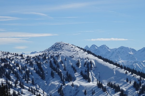 Bay. Alpenplan auf dem Weg zu alter Stärke Bay. Alpenplan auf dem Weg zu alter Stärke