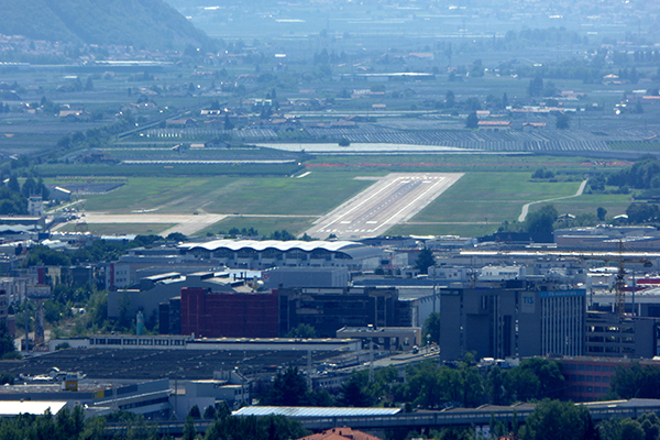 Bozner Flugplatz – eine unendliche Geschichte Bozner Flugplatz – eine unendliche Geschichte