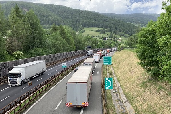 Brenner-Transit: Mauterhöhung gefordert Brenner-Transit: Mauterhöhung gefordert