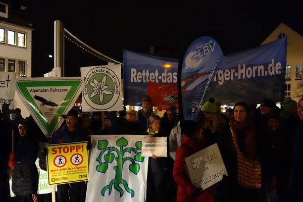 Bürger zeigen Flagge für das Riedberger Horn Bürger zeigen Flagge für das Riedberger Horn