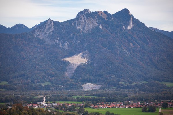 Geplante Erweiterung des Nußdorfer Steinbruchs verstößt gegen Alpenplan Geplante Erweiterung des Nußdorfer Steinbruchs verstößt gegen Alpenplan