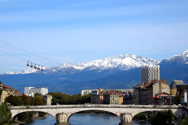 Grenoble ersetzt Werbetafeln durch Bäume Grenoble ersetzt Werbetafeln durch Bäume