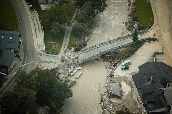 Land unter in den Bergen Land unter in den Bergen