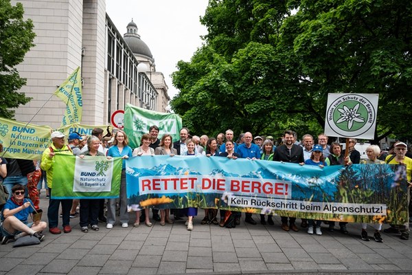 Bündnis „Rettet die Berge – kein Rückschritt beim Alpenschutz!“ Bündnis „Rettet die Berge – kein Rückschritt beim Alpenschutz!“