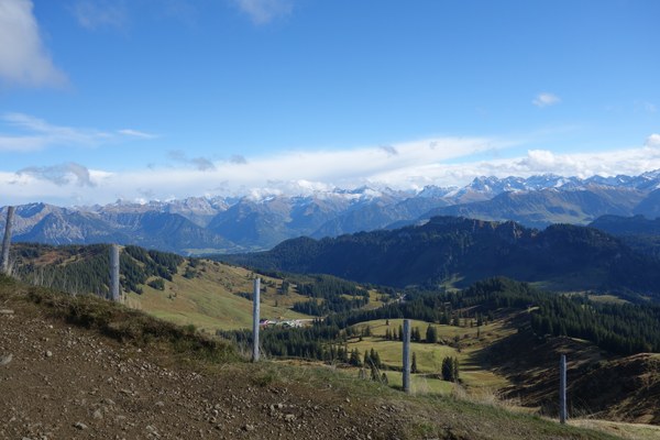 Wanderer am Riedberger Horn gegen Erschließung Wanderer am Riedberger Horn gegen Erschließung