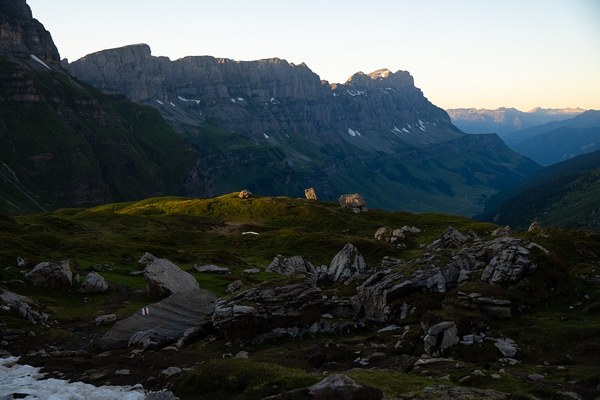 Zu Fuss über die Alpen Zu Fuss über die Alpen