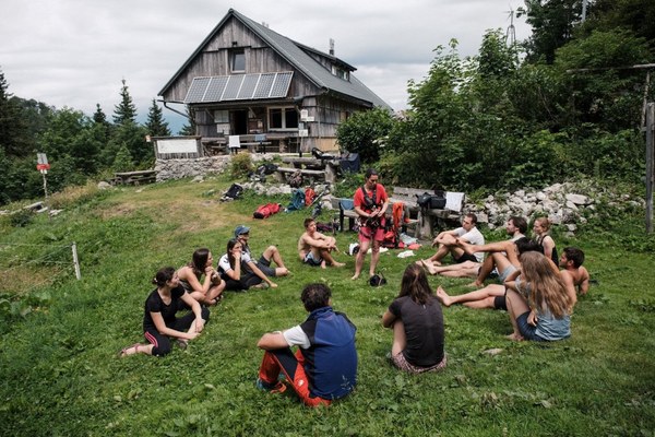 Women as mountain rescuers Women as mountain rescuers