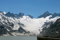 Toxic glacier melts Toxic glacier melts