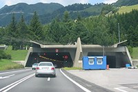 New vehicle tunnels for goods traffic: a dead end