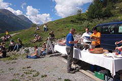 Nature-friendly tourism and connected habitats in the Rhaetian Triangle Nature-friendly tourism and connected habitats in the Rhaetian Triangle