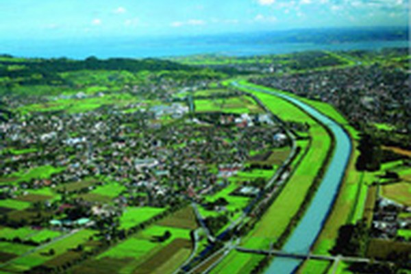 Cross-border co-operation for the alpine Rhine and Rhine Cross-border co-operation for the alpine Rhine and Rhine
