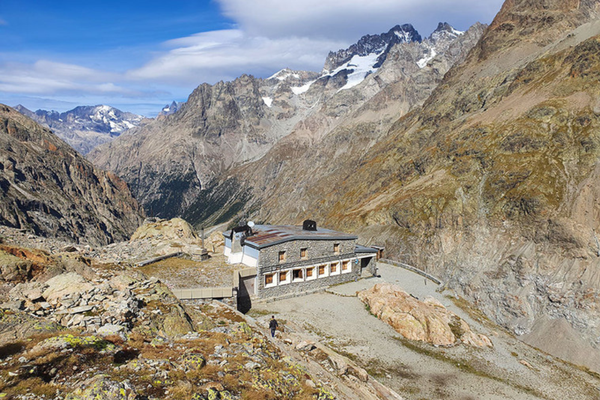 Alpine huts: the first victims of the climate crisis? Alpine huts: the first victims of the climate crisis?