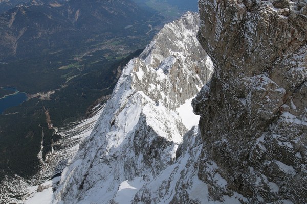 Climate crisis makes mountains crumble Climate crisis makes mountains crumble
