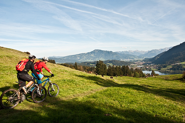 Hot topic: mountain biking Hot topic: mountain biking