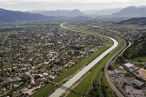 One river, numerous desires: disagreements about the Alpine Rhine One river, numerous desires: disagreements about the Alpine Rhine