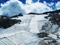 Polluted glaciers