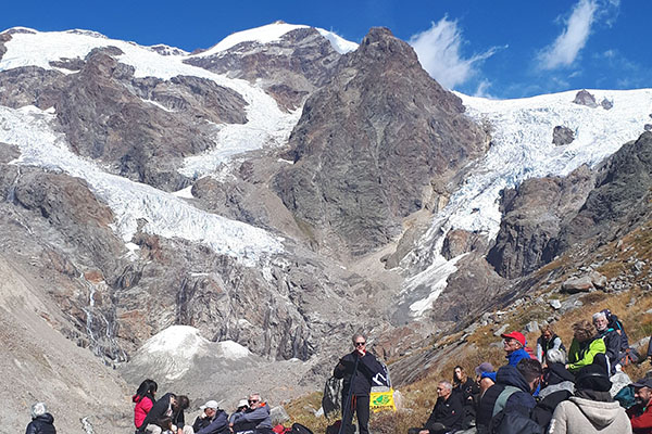 Solemn vigils for dying glaciers Solemn vigils for dying glaciers