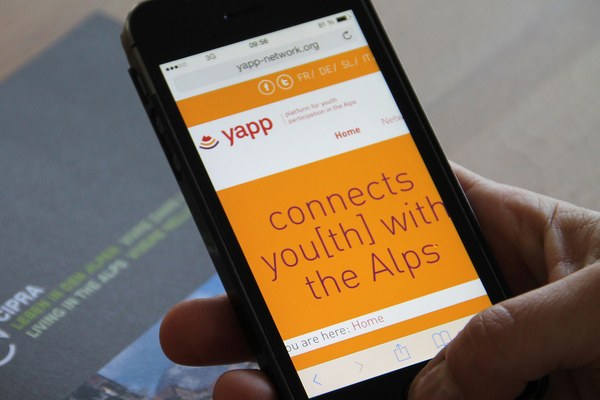 Une plate-forme en ligne renforce la participation des jeunes dans les Alpes Une plate-forme en ligne renforce la participation des jeunes dans les Alpes