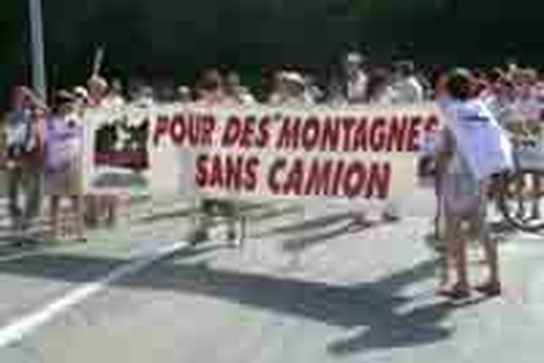 Une manifestation transfrontalière au Mont-Blanc Une manifestation transfrontalière au Mont-Blanc