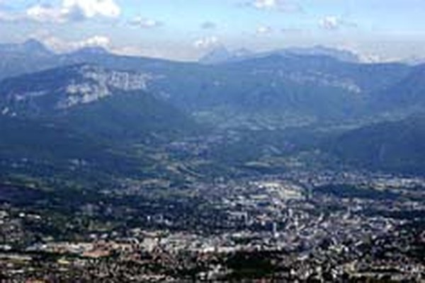 Villes des Alpes et espaces protégés proches - terrains de jeu ou solidarités des territoires ? Villes des Alpes et espaces protégés proches - terrains de jeu ou solidarités des territoires ?