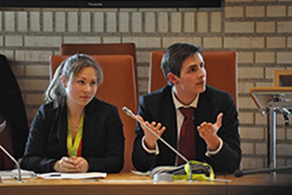 Des jeunes explorent la politique des villes Des jeunes explorent la politique des villes