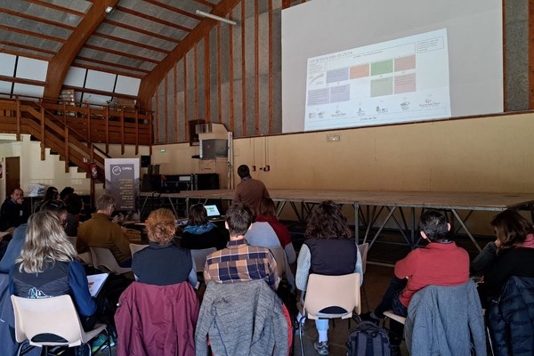 Pastoralisme & Tourisme : Comment cohabiter dans les territoires alpins ? Pastoralisme & Tourisme : Comment cohabiter dans les territoires alpins ?
