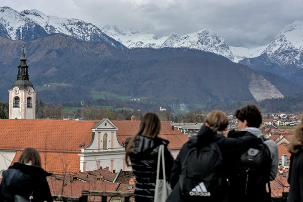 "Qualité de vie des jeunes dans les Alpes", un article de recherche alpin bientôt disponible "Qualité de vie des jeunes dans les Alpes", un article de recherche alpin bientôt disponible