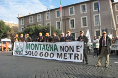 30 mila persone in piazza per difendere le Comunità montane 30 mila persone in piazza per difendere le Comunità montane
