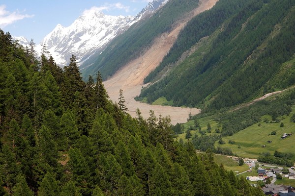 Quando le montagne crollano: convivere con il pericolo Quando le montagne crollano: convivere con il pericolo