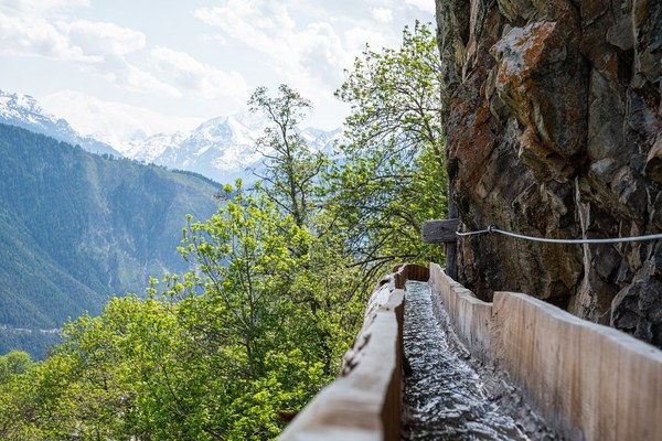 Waale, bisses, rus – rogge e canalette di irrigazione Waale, bisses, rus – rogge e canalette di irrigazione