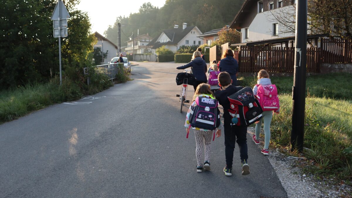 1.Otroci na poti v solo s Pesbusom Foto Goran Jakovac 1 1200x675