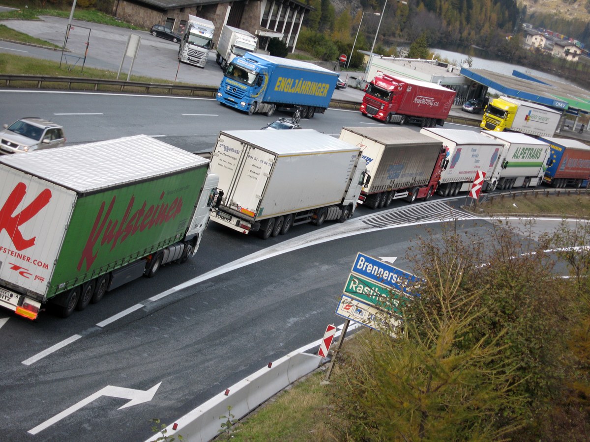 Brenner_LKW_Stau_(c)_Martin Putz.jpg