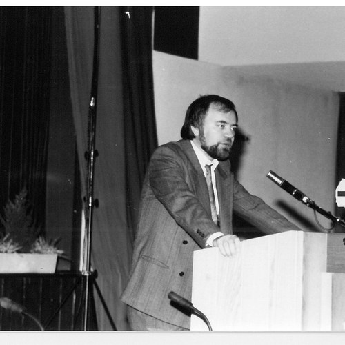 CIPRA Präsident Mario Broggi eröffnet die Tagung 1988 in Triesenberg/LI.