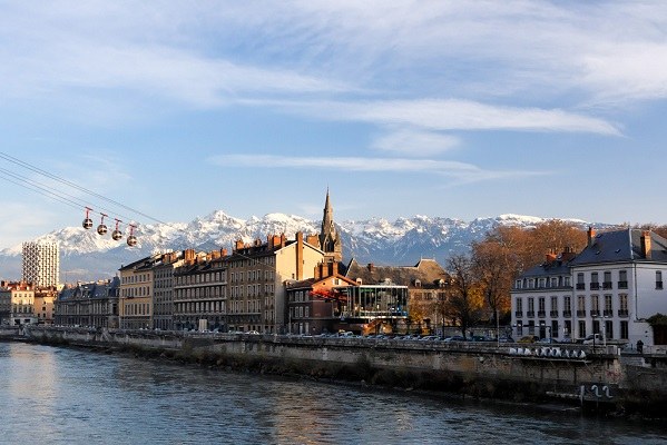 Grenoble et son téléphérique 600x400 (c) Laurent Espitallier_flickr.jpg