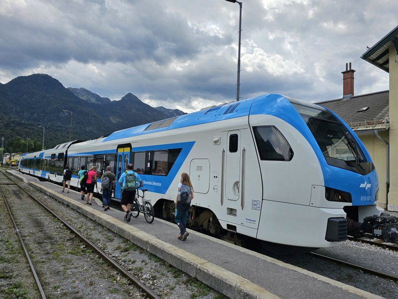 LJ   Bohinjska bistrica, nato pa peš do Orožnove koče