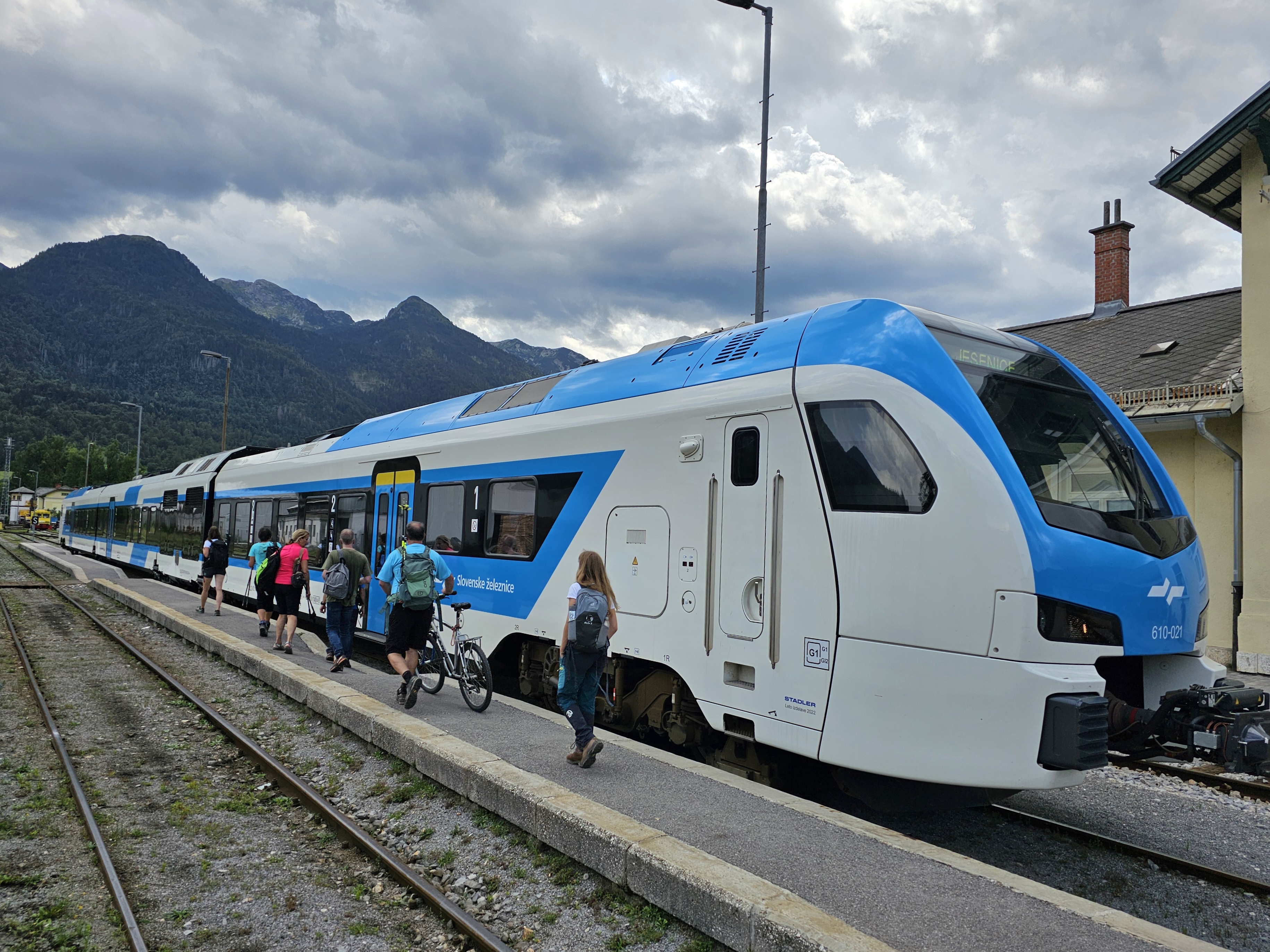 LJ   Bohinjska bistrica, nato pa peš do Orožnove koče