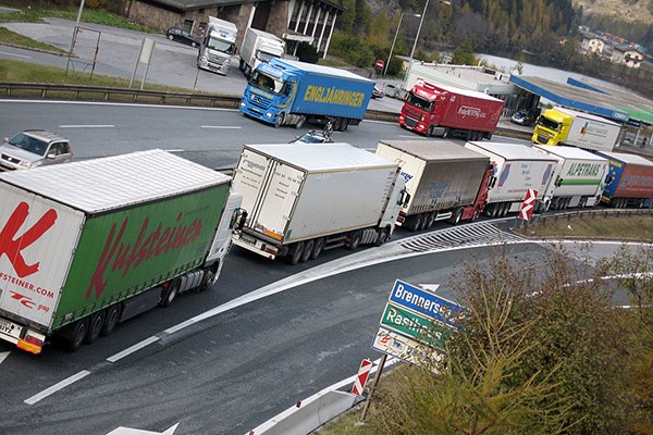 Transit_Brenner_LKW_Stau cc MartinPutz_wikimedia.commons.jpg