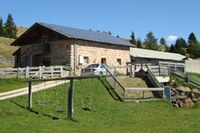 Varstvo okolja v planinskih postojankah in usposabljanje za letalsko reševanje
