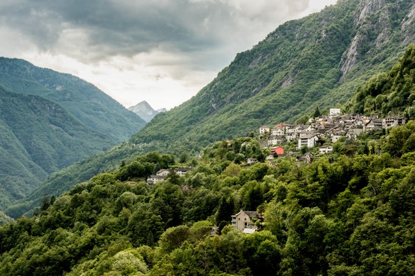 K mreži gorniških vasi pristopila tudi prva vas v švicarskem kantonu Ticino K mreži gorniških vasi pristopila tudi prva vas v švicarskem kantonu Ticino