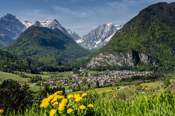 Dovje-Mojstrana – tretja slovenska vas, vključena v Mrežo gorniških vasi Dovje-Mojstrana – tretja slovenska vas, vključena v Mrežo gorniških vasi
