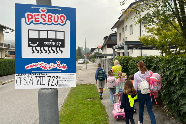 Vabimo na usposabljanje za izvajanje Pešbusa in Bicivlaka Vabimo na usposabljanje za izvajanje Pešbusa in Bicivlaka