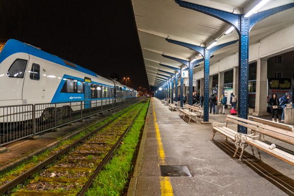 Trajnostno na delo: za čistejši zrak z uvajanjem ukrepov trajnostne mobilnosti v podjetjih in ustanovah Trajnostno na delo: za čistejši zrak z uvajanjem ukrepov trajnostne mobilnosti v podjetjih in ustanovah